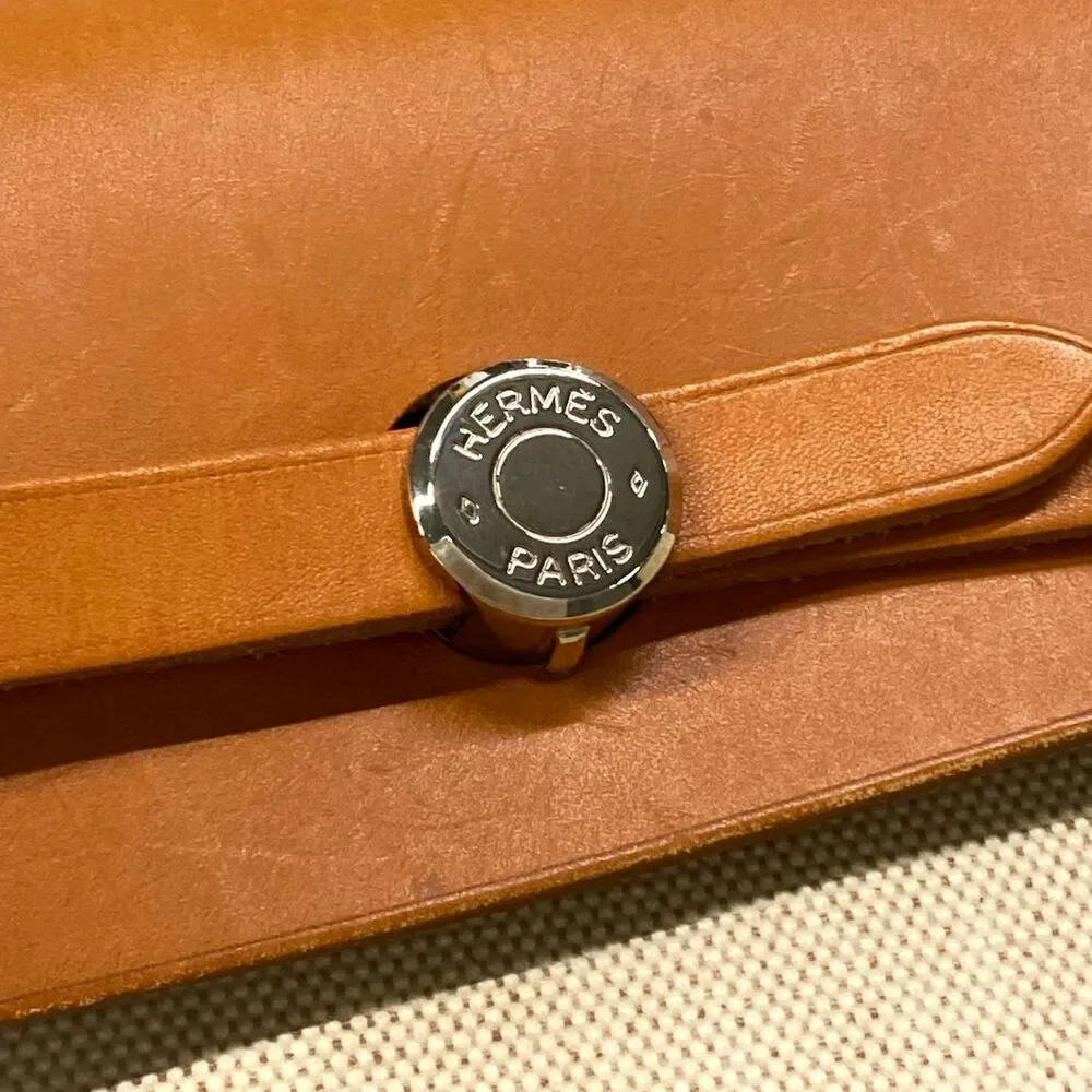 Hermès handle reach tears